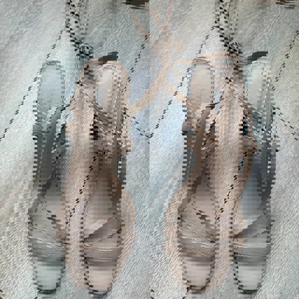 Босоножки белые Zara