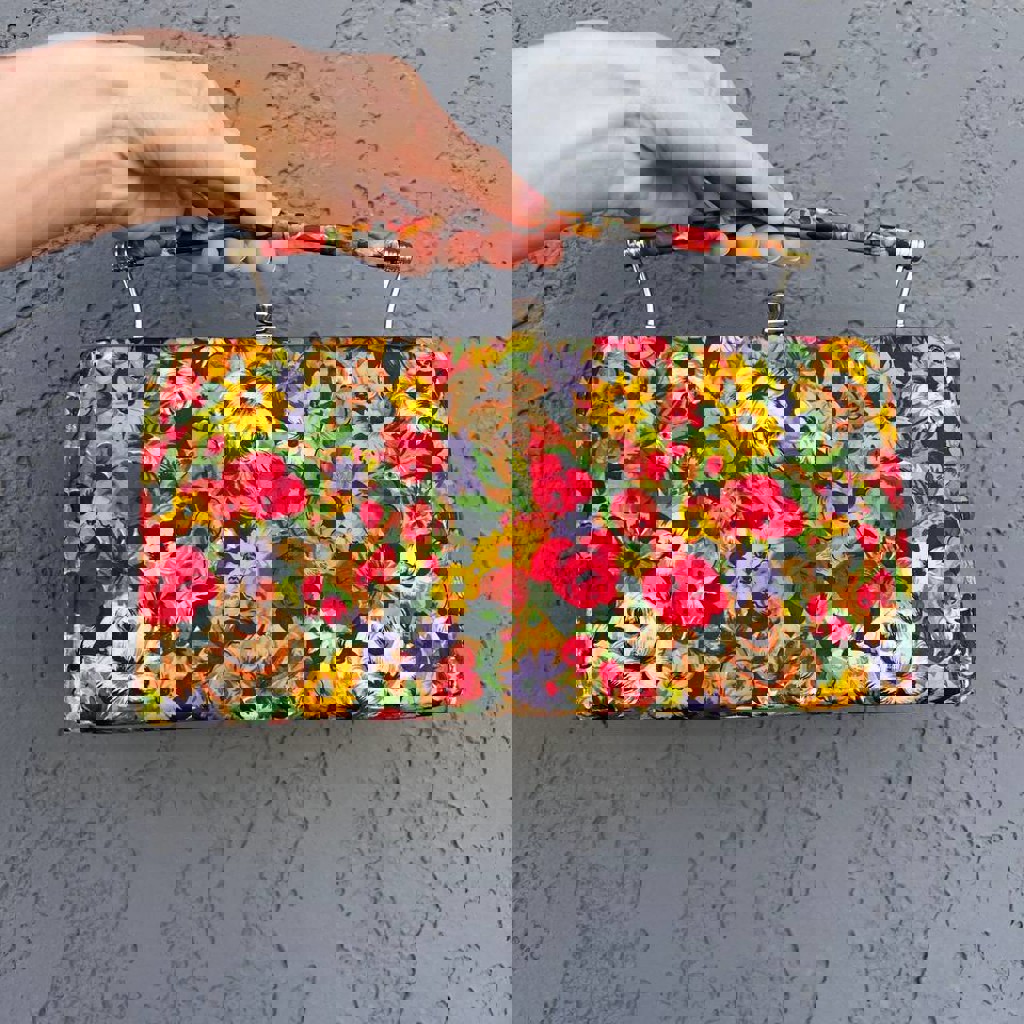 Облегающее чёрное платье