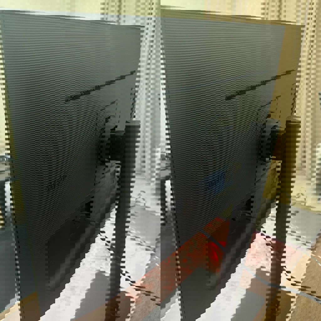 Samsung ViewFinity S8