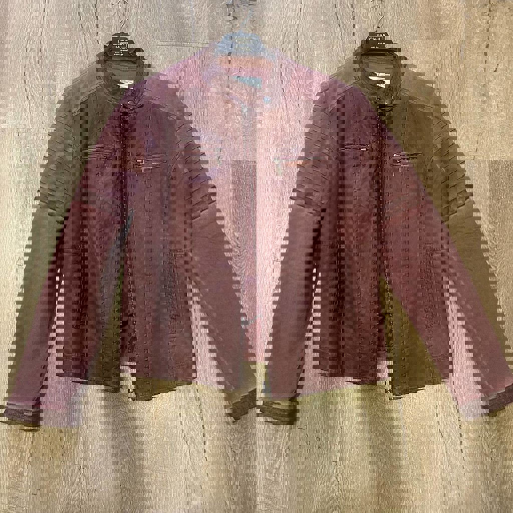 Винтажная бордовая кожанка