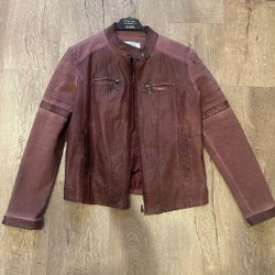 Винтажная бордовая кожанка - фото 1