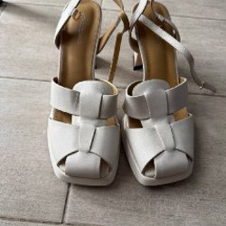 Туфли белые, босоножки - фото 4