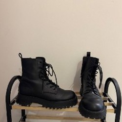 Черные ботинки - фото 1