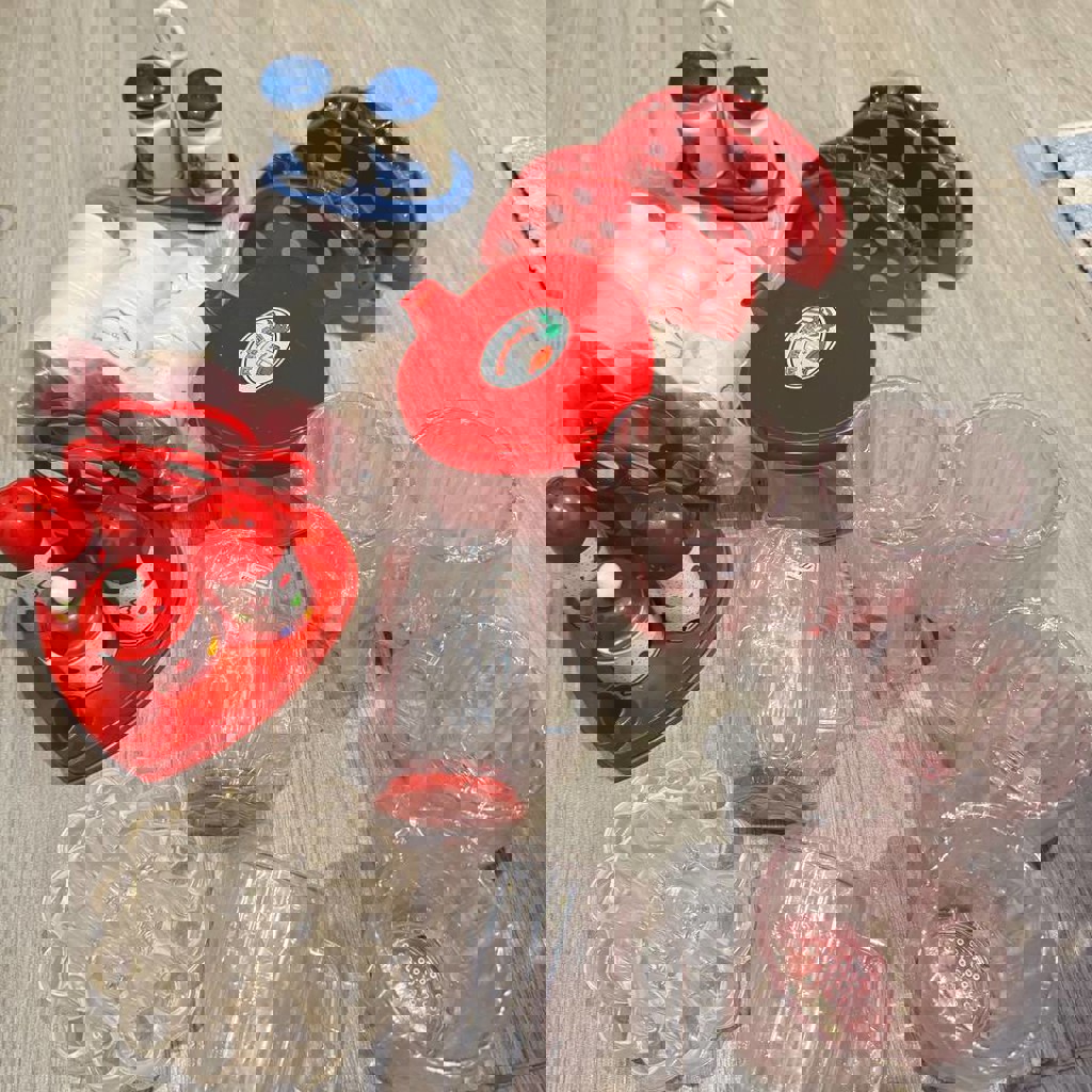 Пластмассовая салфетница, сольница, стаканы