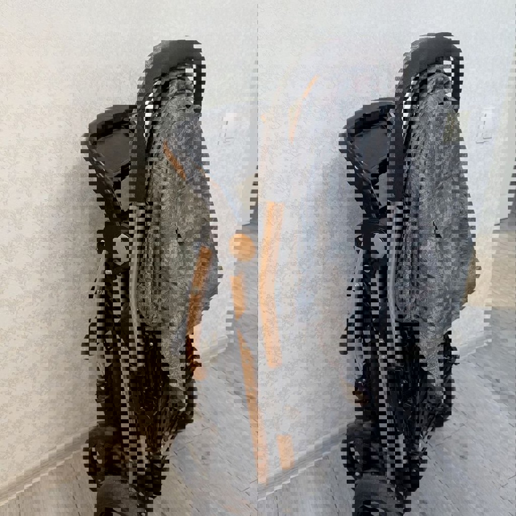 Детская прогулочная коляска