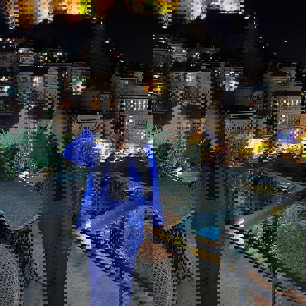 Синий брючный костюм