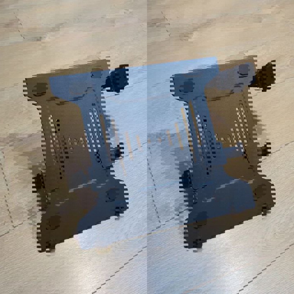 Крепление к стойке монитора для планшета/ноутбука