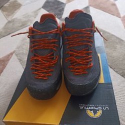 Кресло с подушкой - фото 1