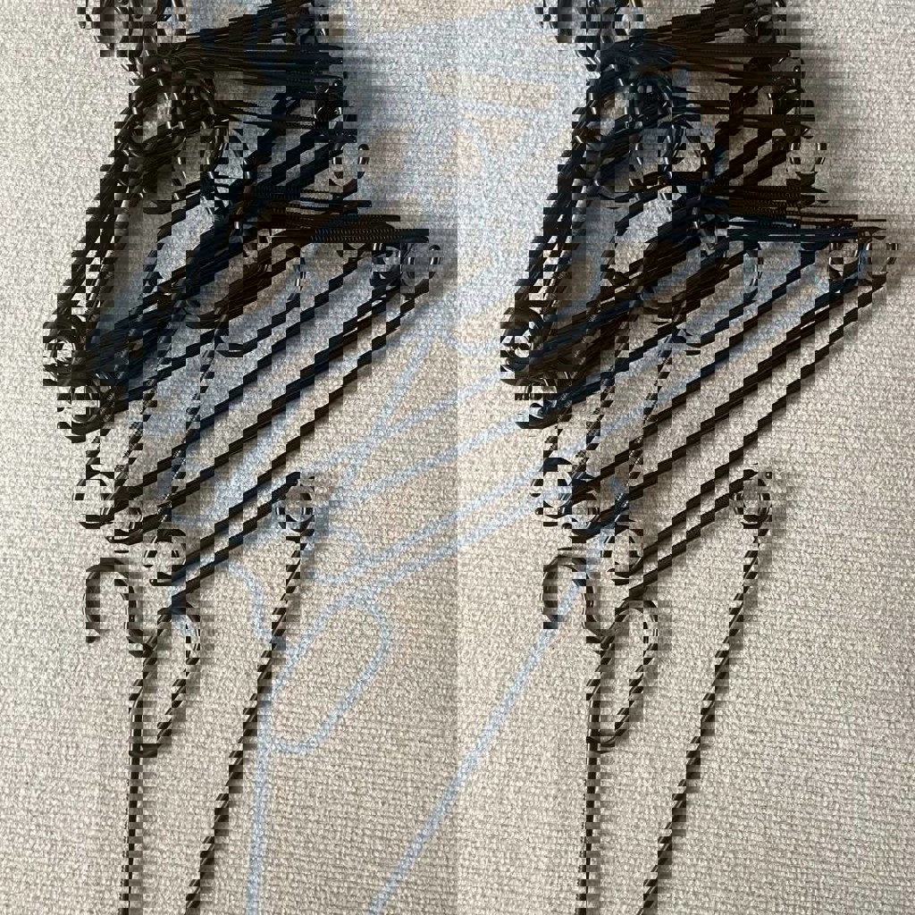 Вешалки для одежды пластиковые