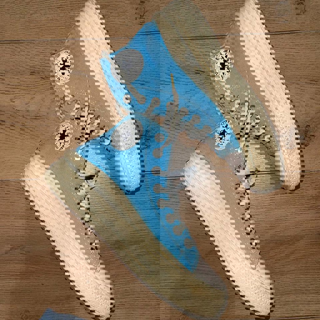 Голубые кеды