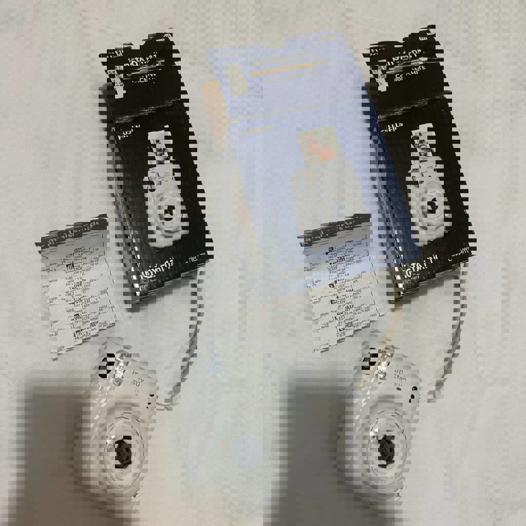 Камера Инстакс Мини 11