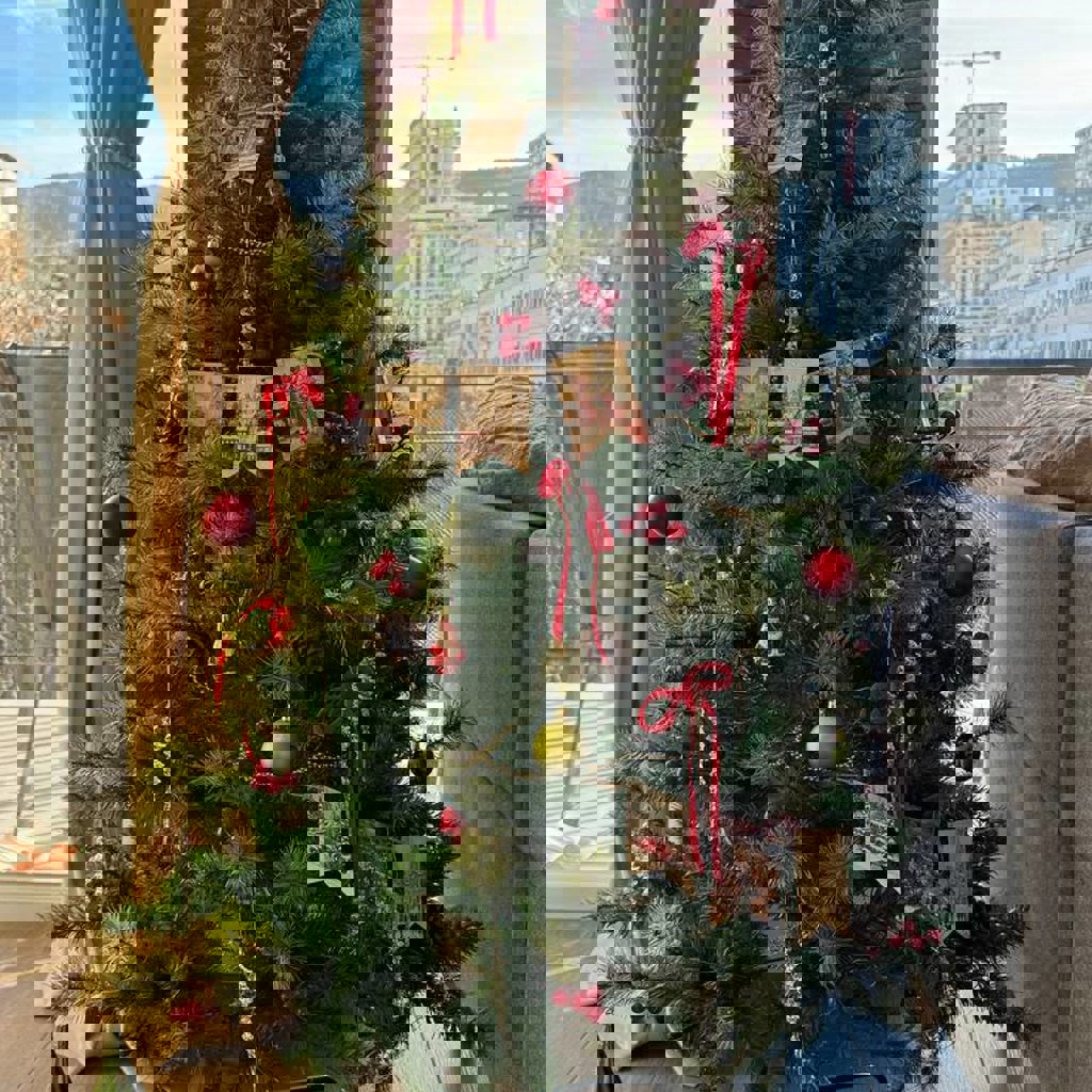 Елка 1.40 с игрушками и гирляндой-леской