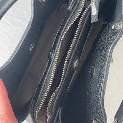 Чёрная сумка с короткой ручкой - фото 3