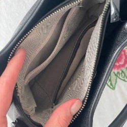 Чёрная сумка с короткой ручкой - фото 4