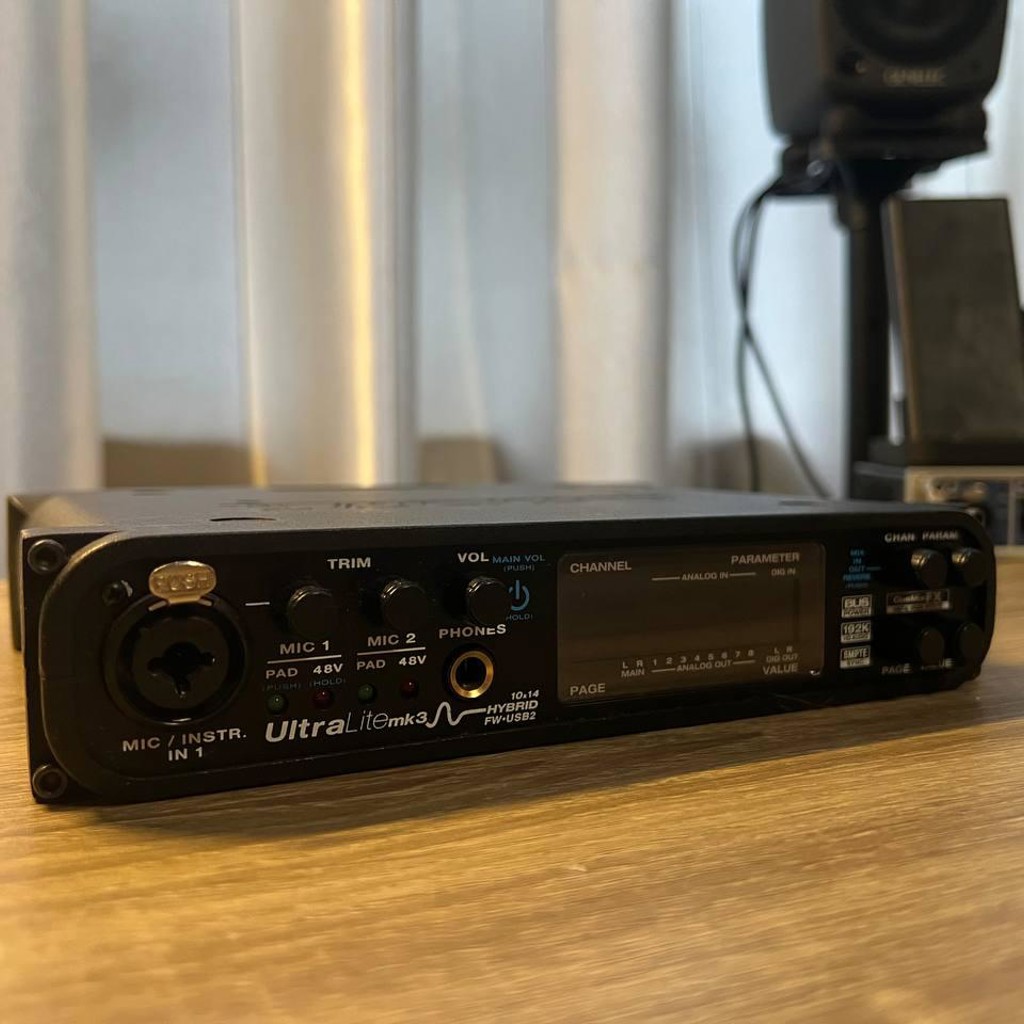Аудиоинтерфейс MOTU UltraLite-mk3 FireWire