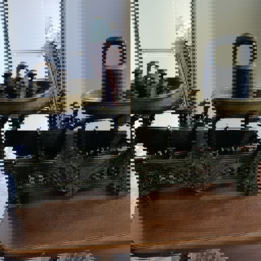 Старинные антикварные весы