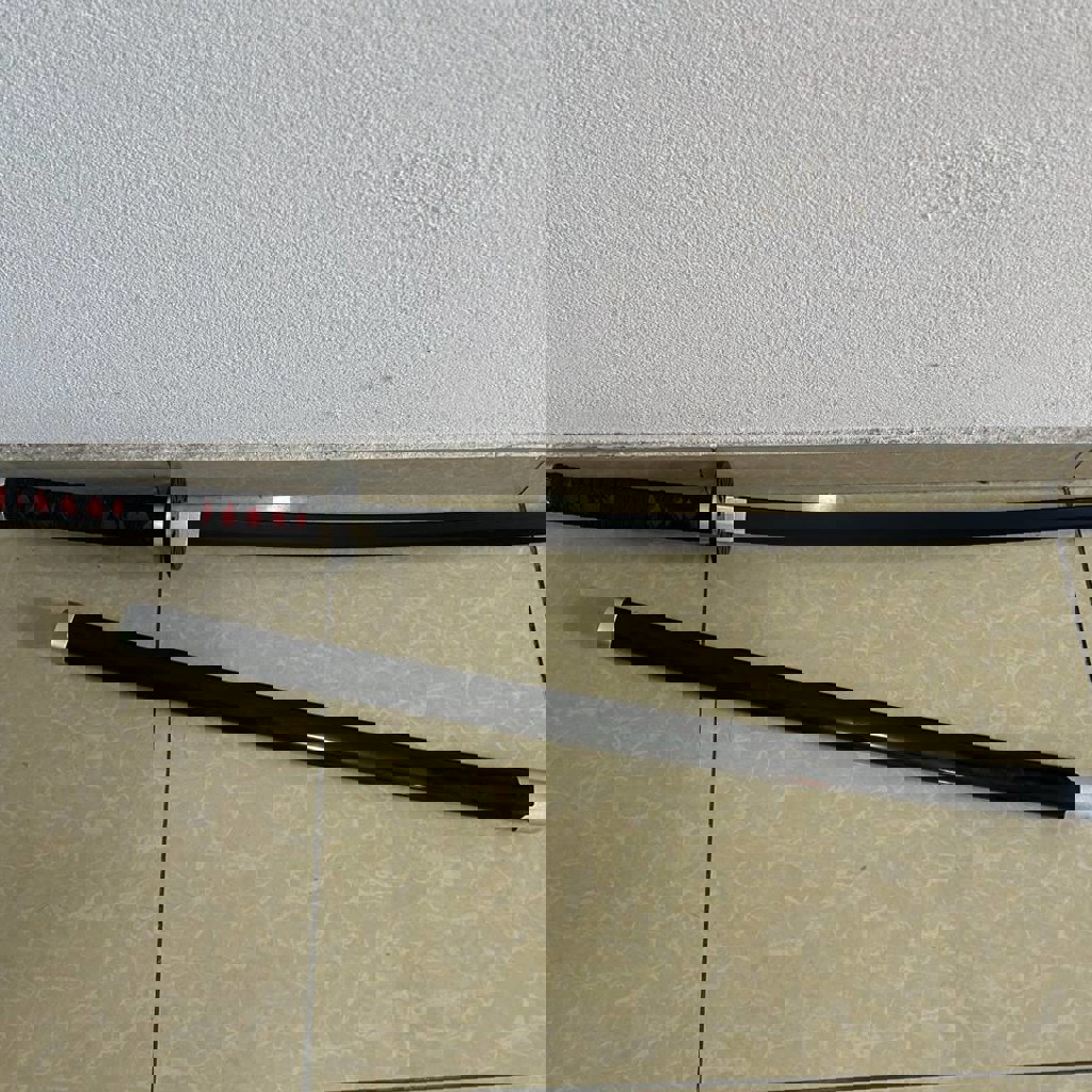 Катана из пластика