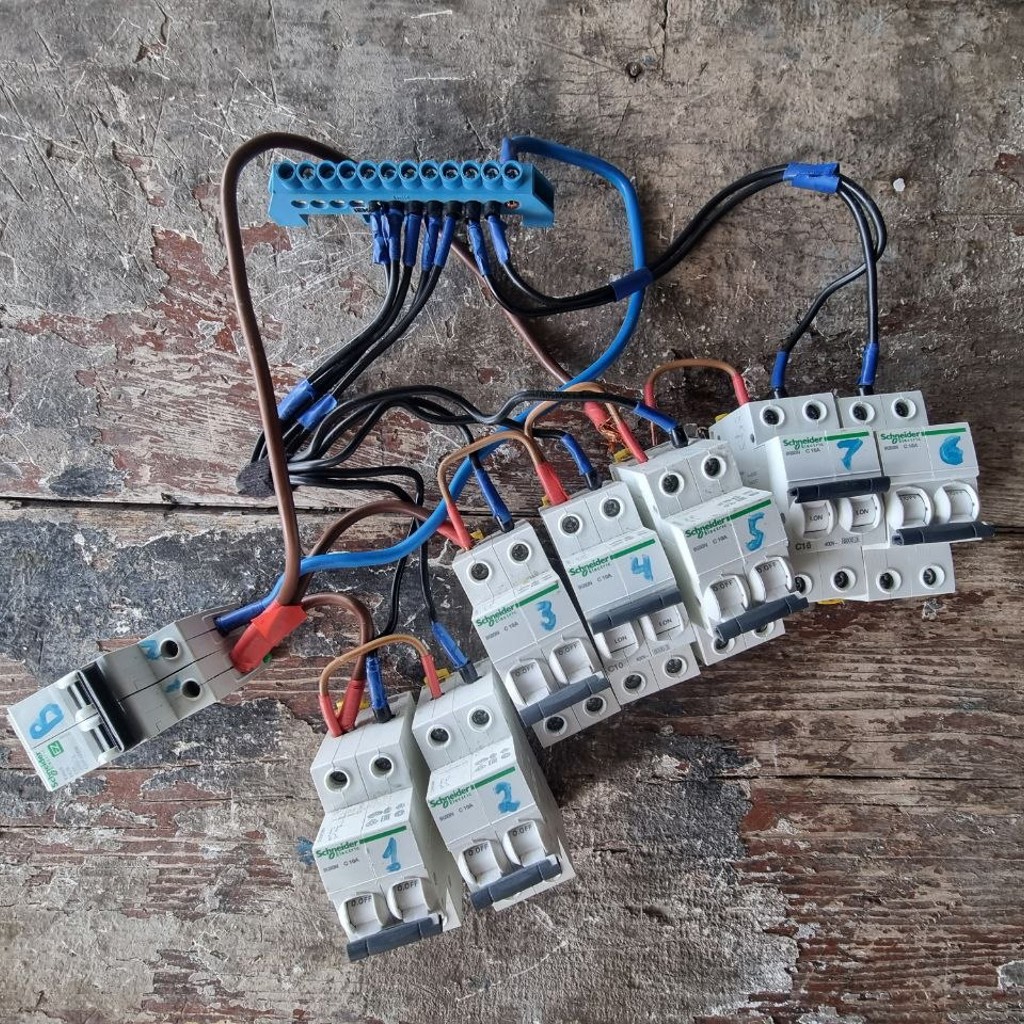 Автоматы Schneider Electric