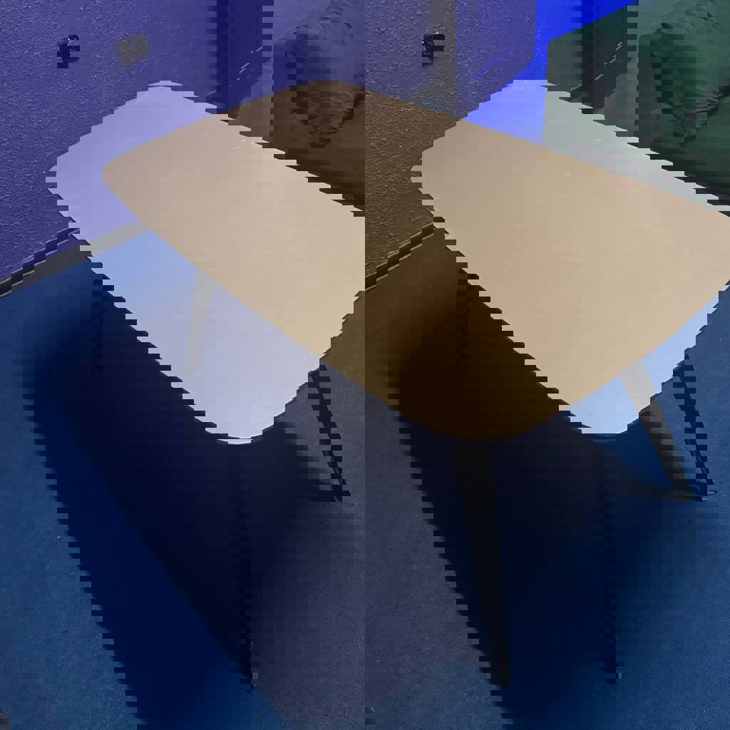 Современный стол