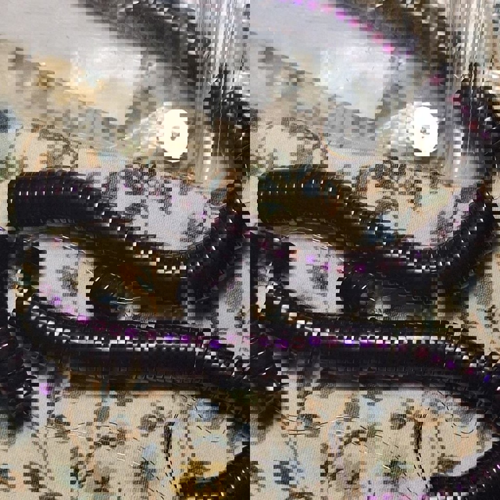 Металлические фиолетовые бусины