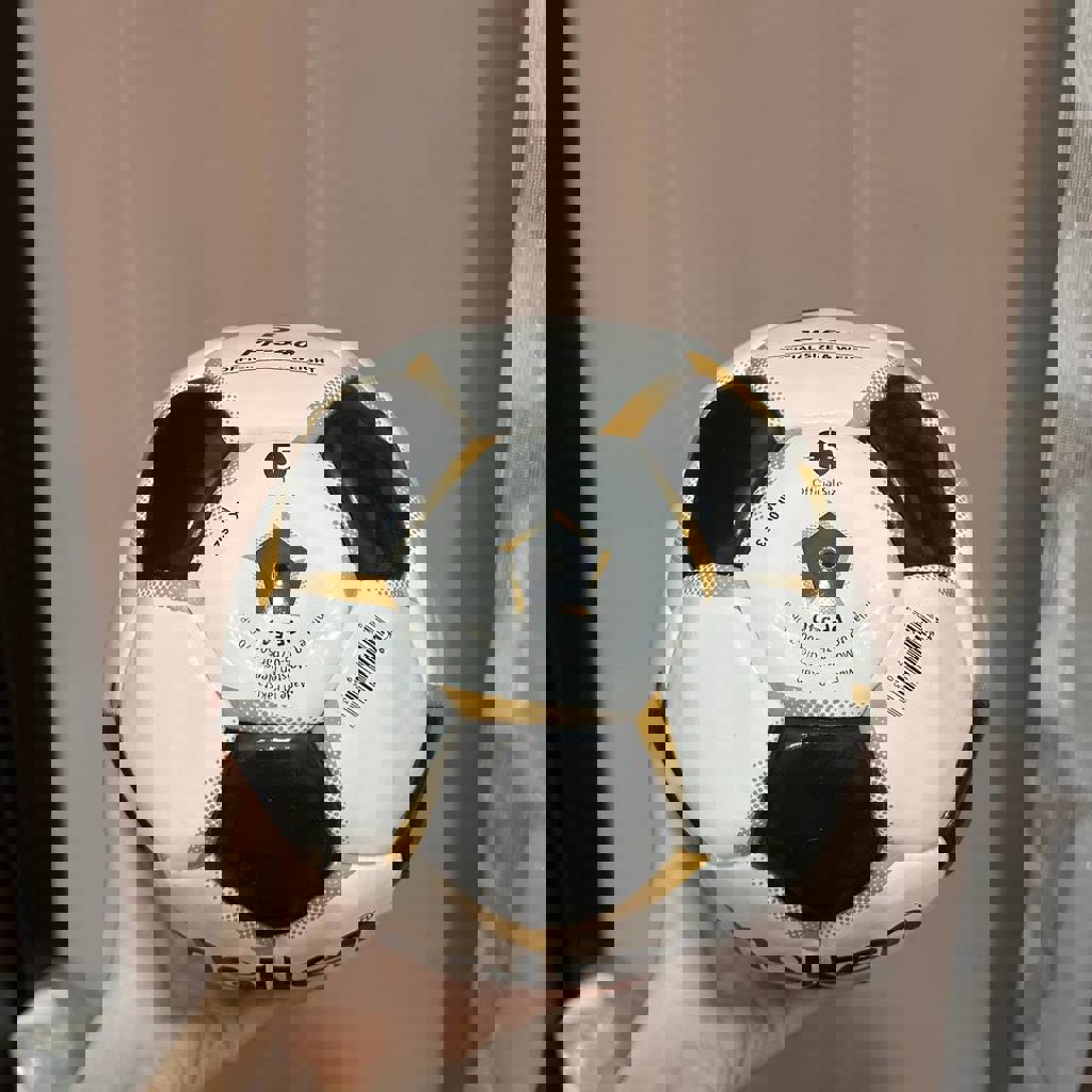 Футбольный мяч