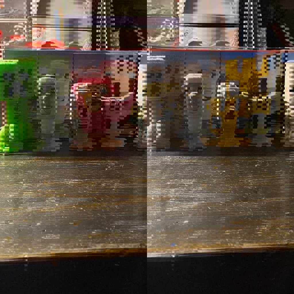 Розовый кубик