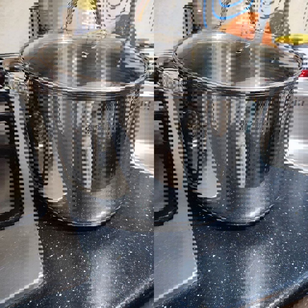 Кастрюля с крышкой