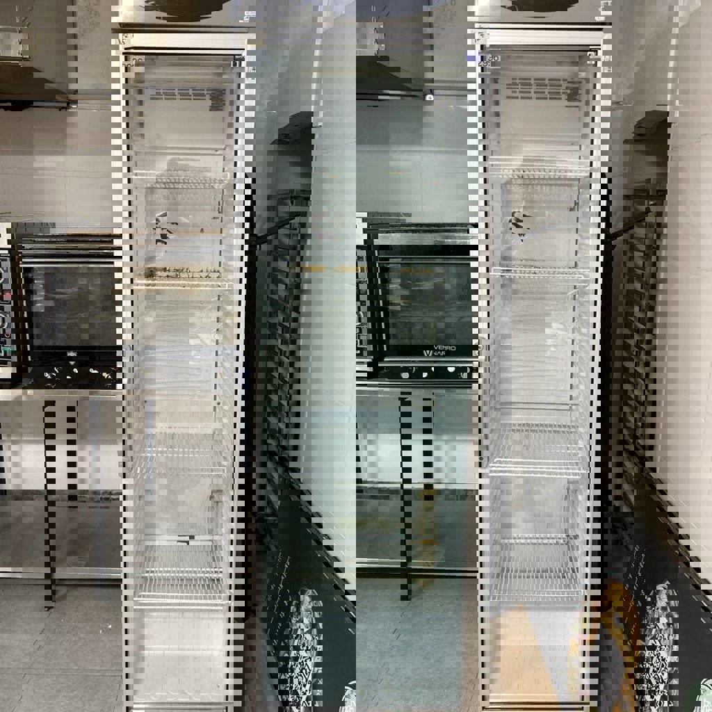 Холодильник вертикальный с прозрачной дверцей