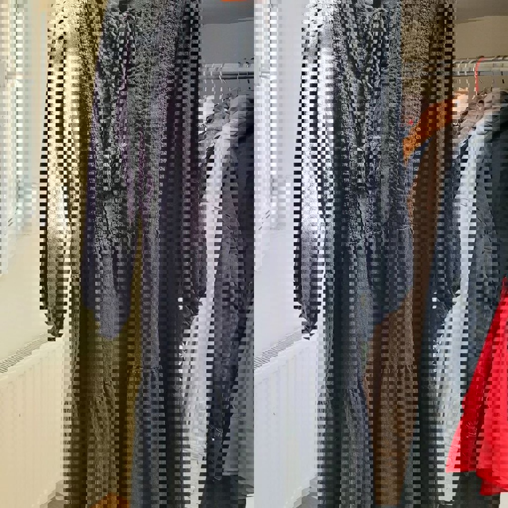 Бардовое платье