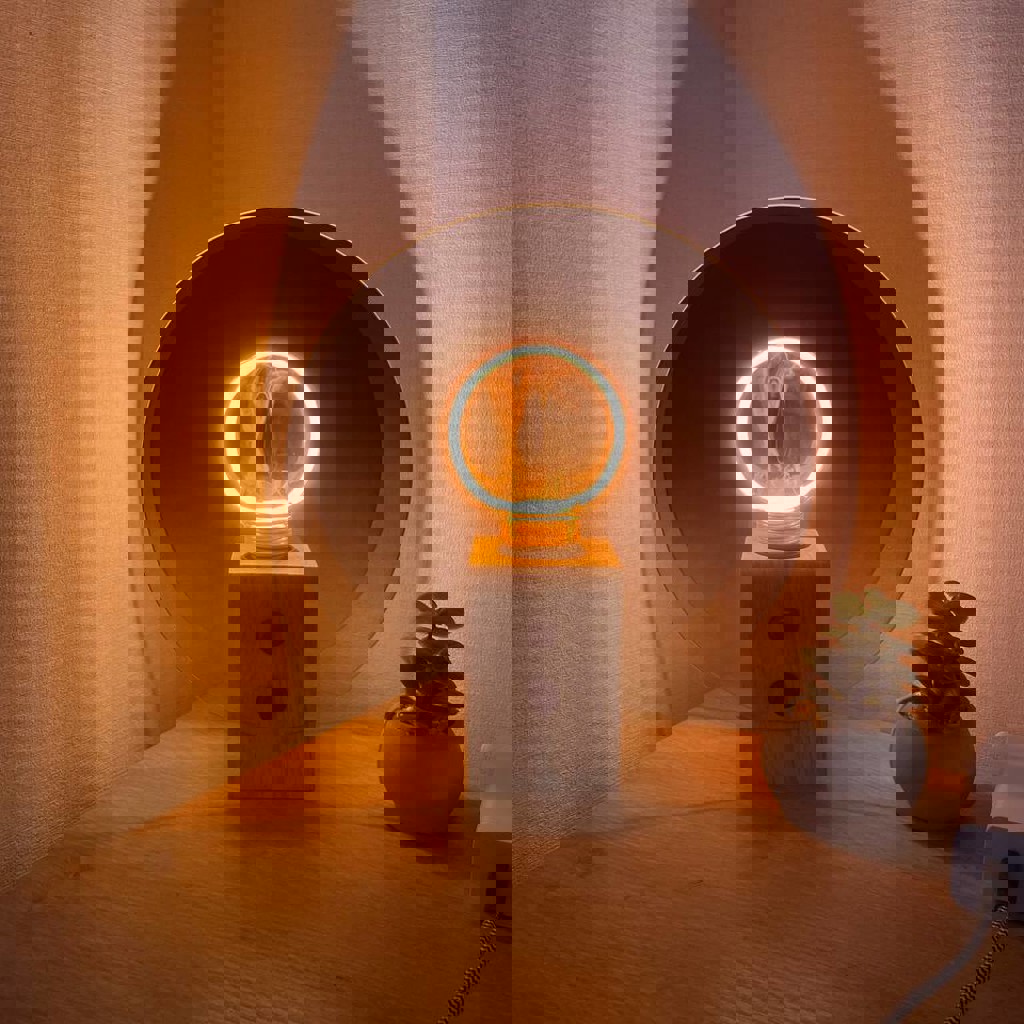 Настольная лампа