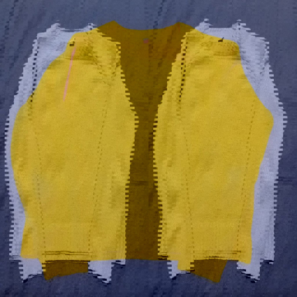 Укороченный жёлтый свитер