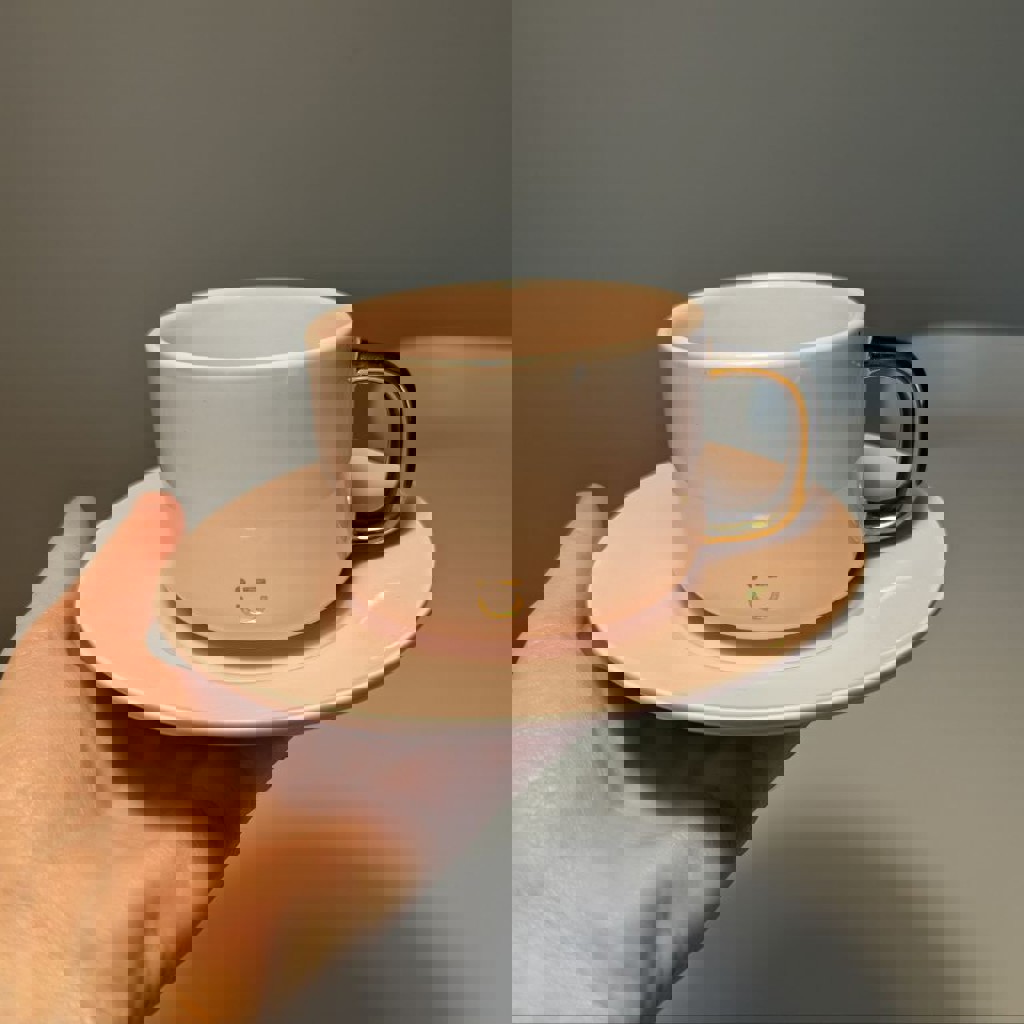 Чашка с блюдцем и тарелкой