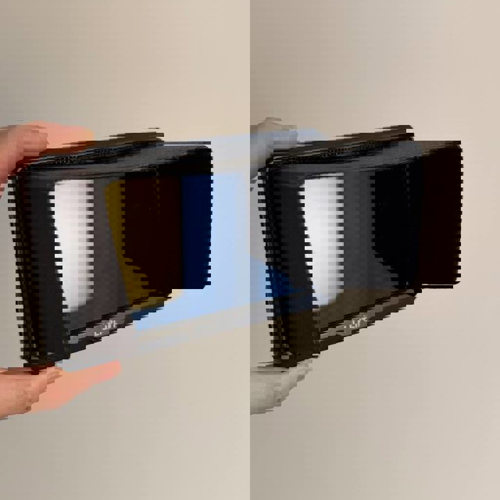 Накамерный монитор с козырьком