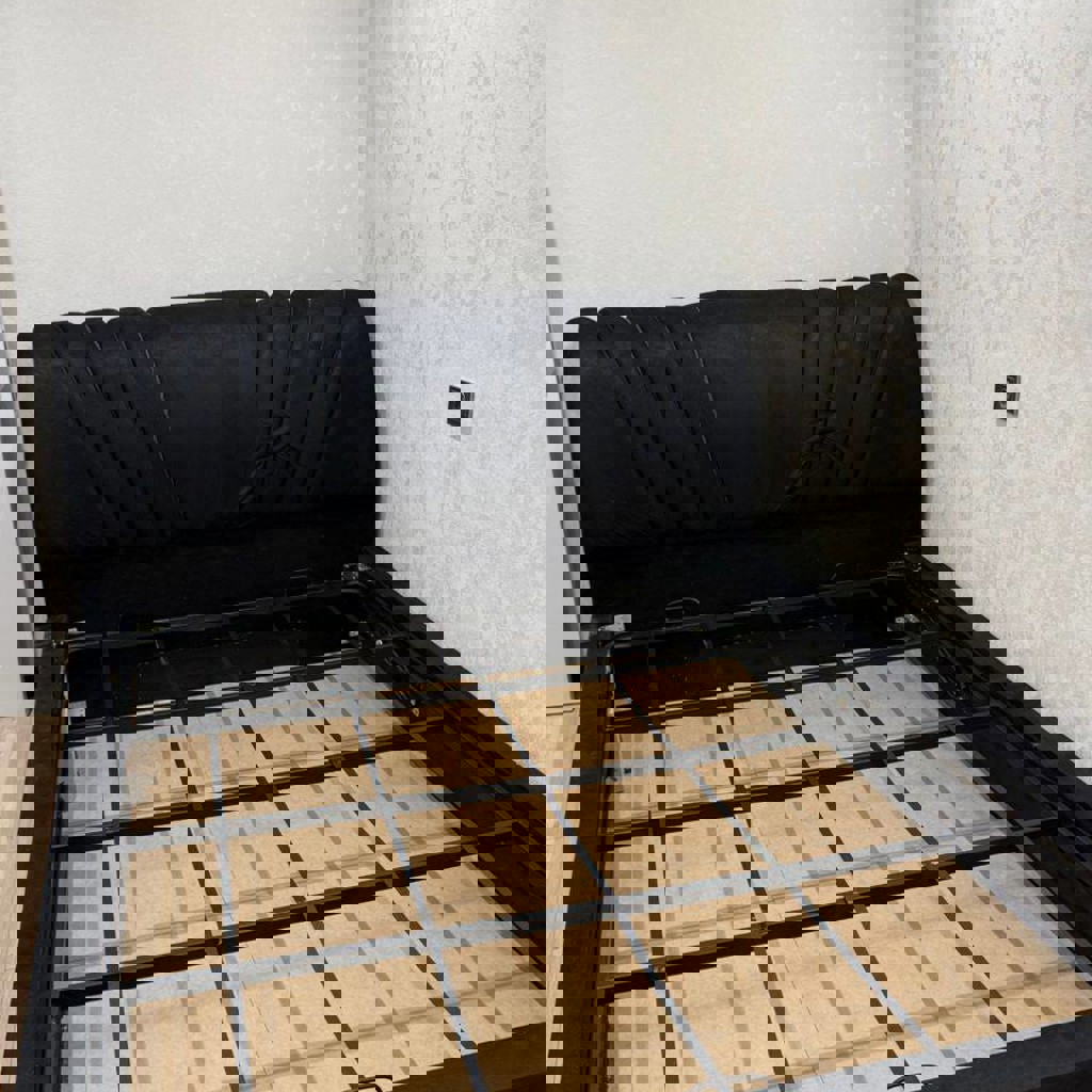 Деревянный стол