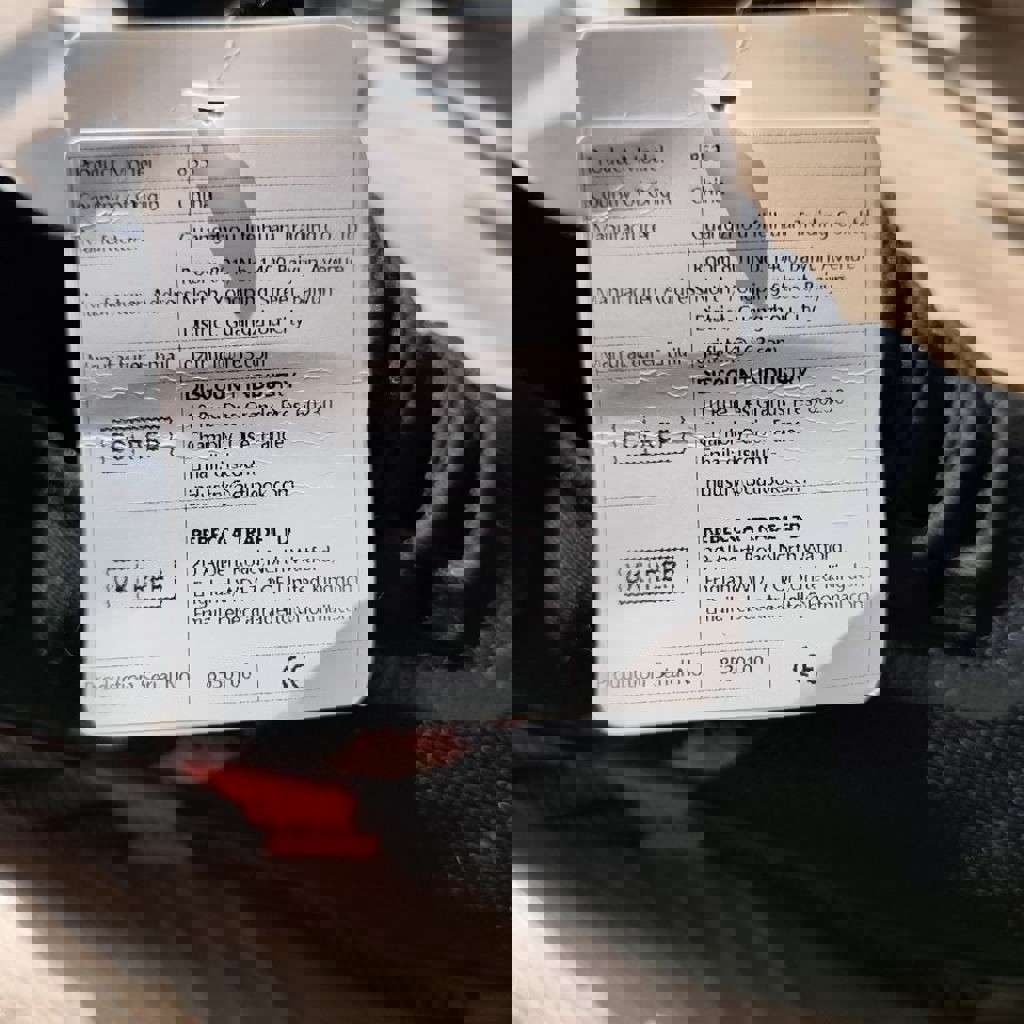 Кроссовки с металлическим носком