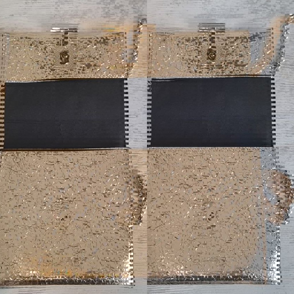 Золотистый клатч