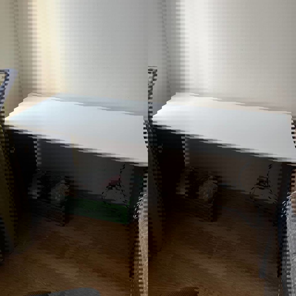 Стол письменный белый