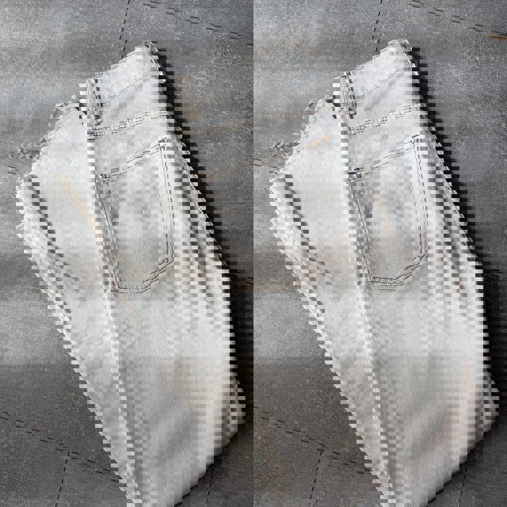 Белые прямые джинсы