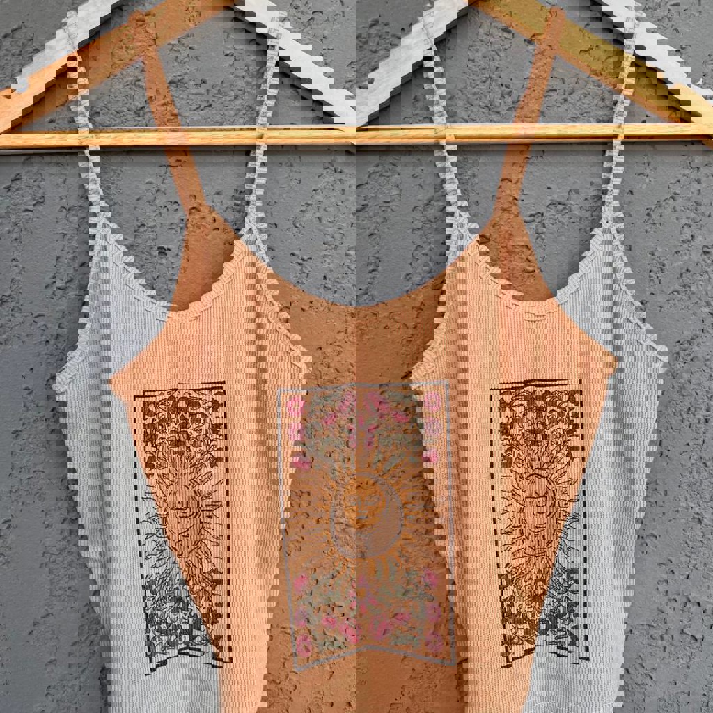 Бежевый топ с принтом