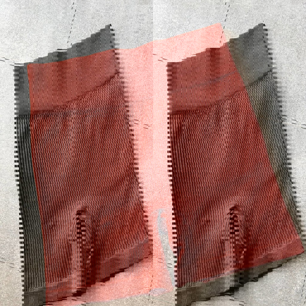 Спортивные шорты в рубчик