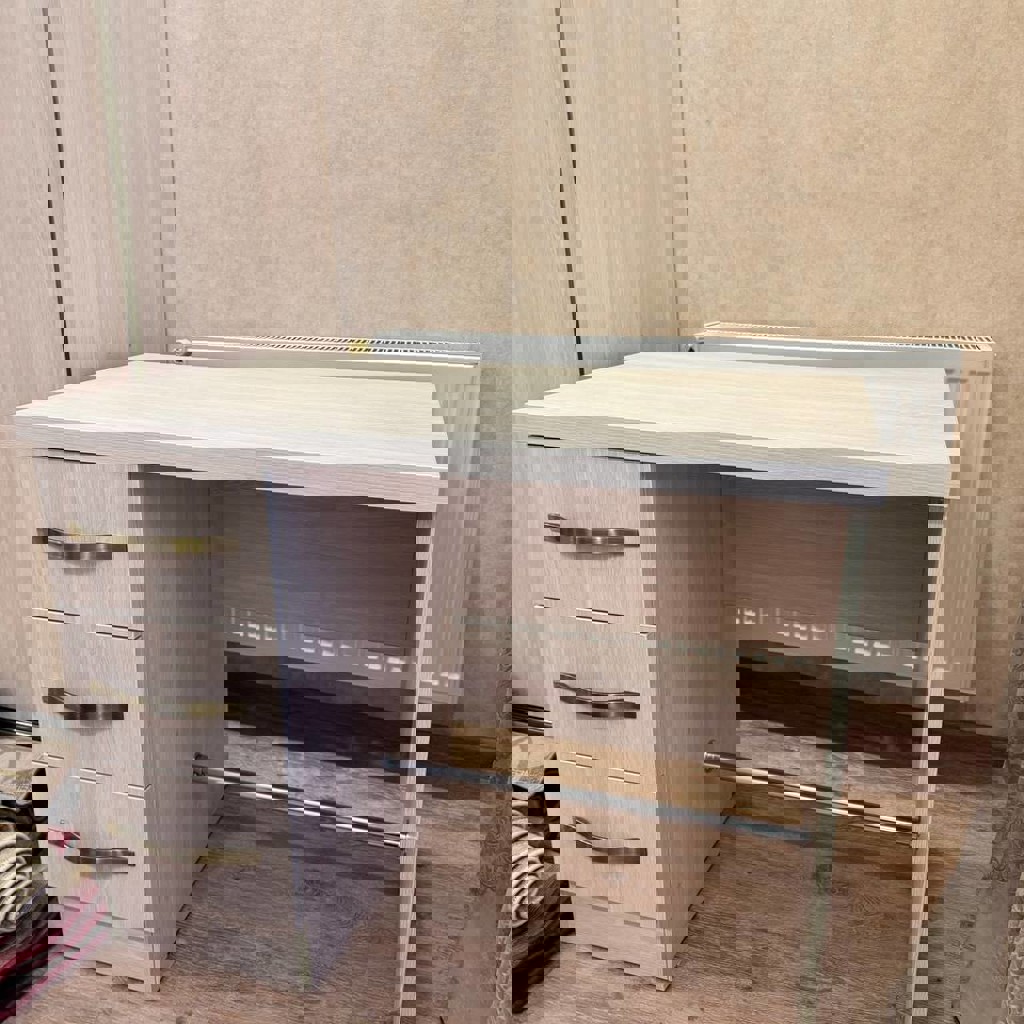 Письменный стол