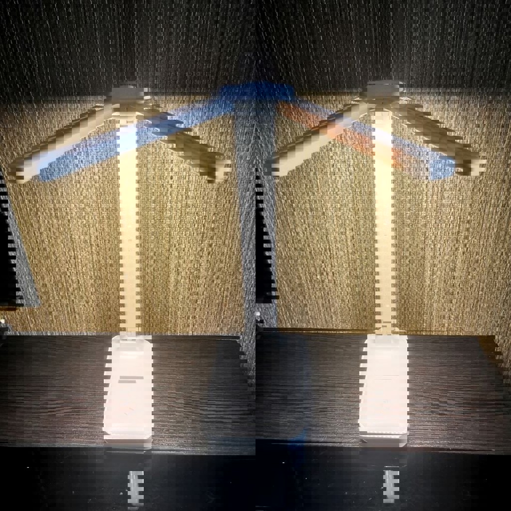 LED лампа настольная