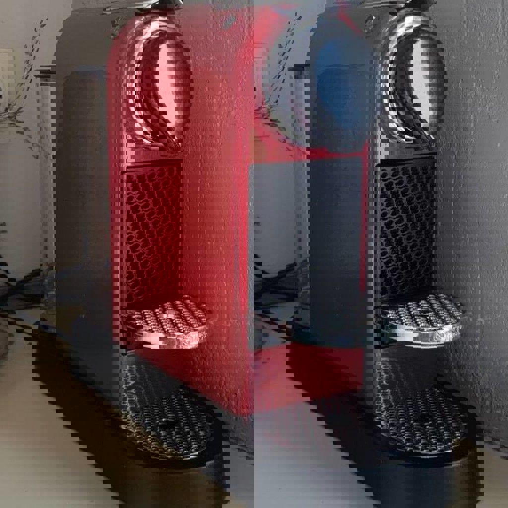 Капсульная кофемашина Nespresso CitizMilk C123 Cherry Red