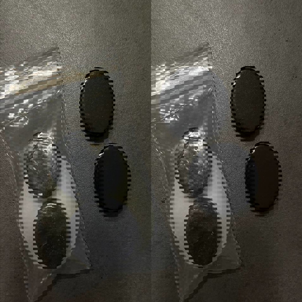 Плаги черные каменные