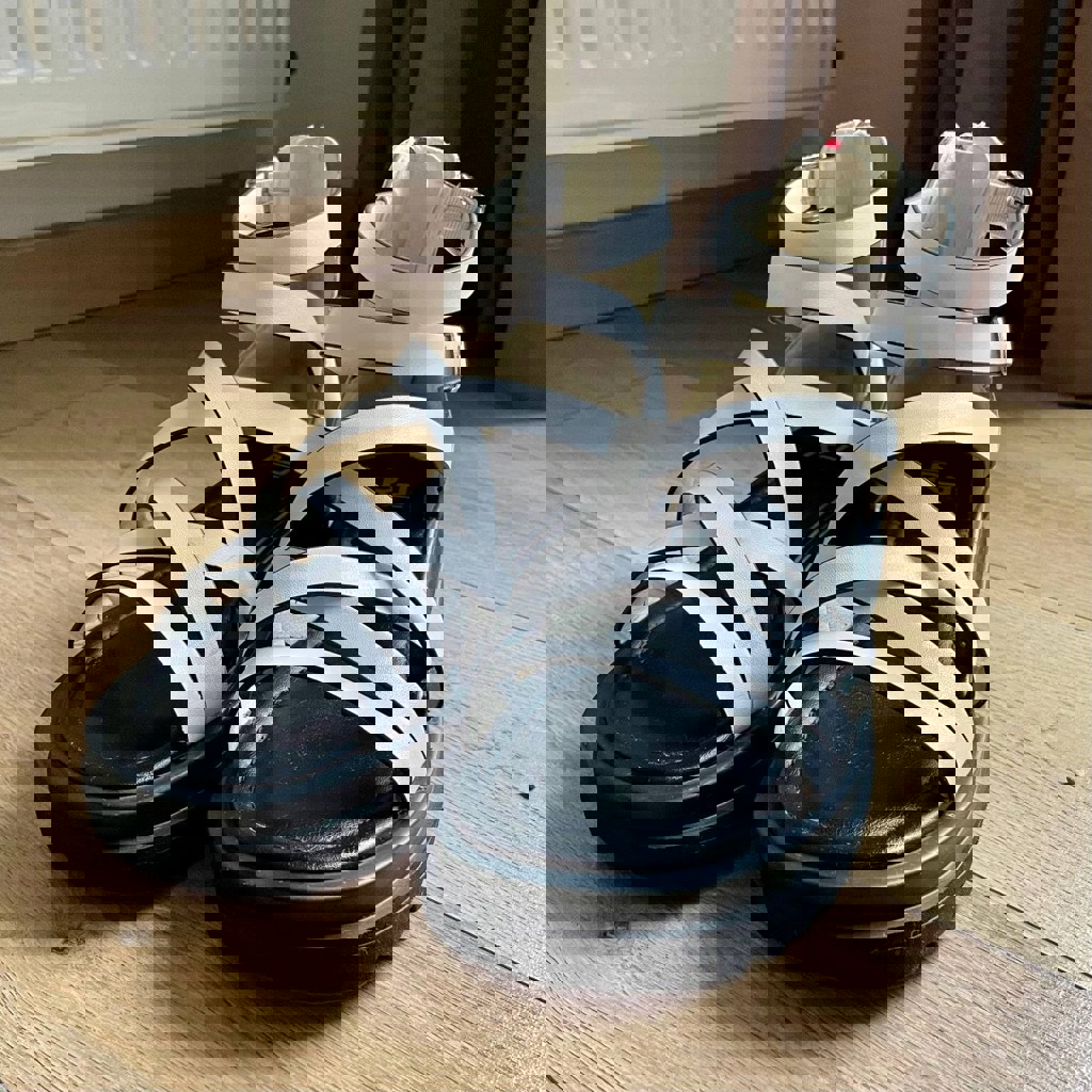 Босоножки белые