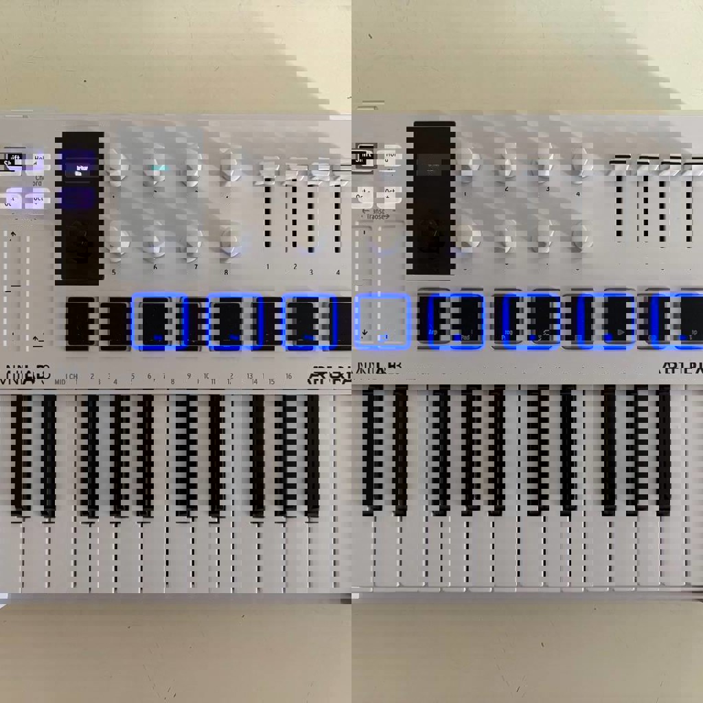 Arturia MiniLab 3 MIDI клавиатура
