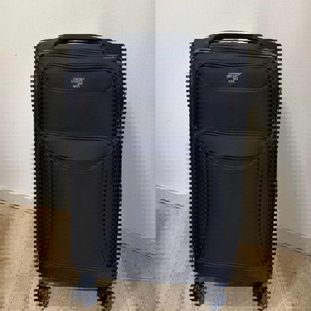 Чемодан среднего размера