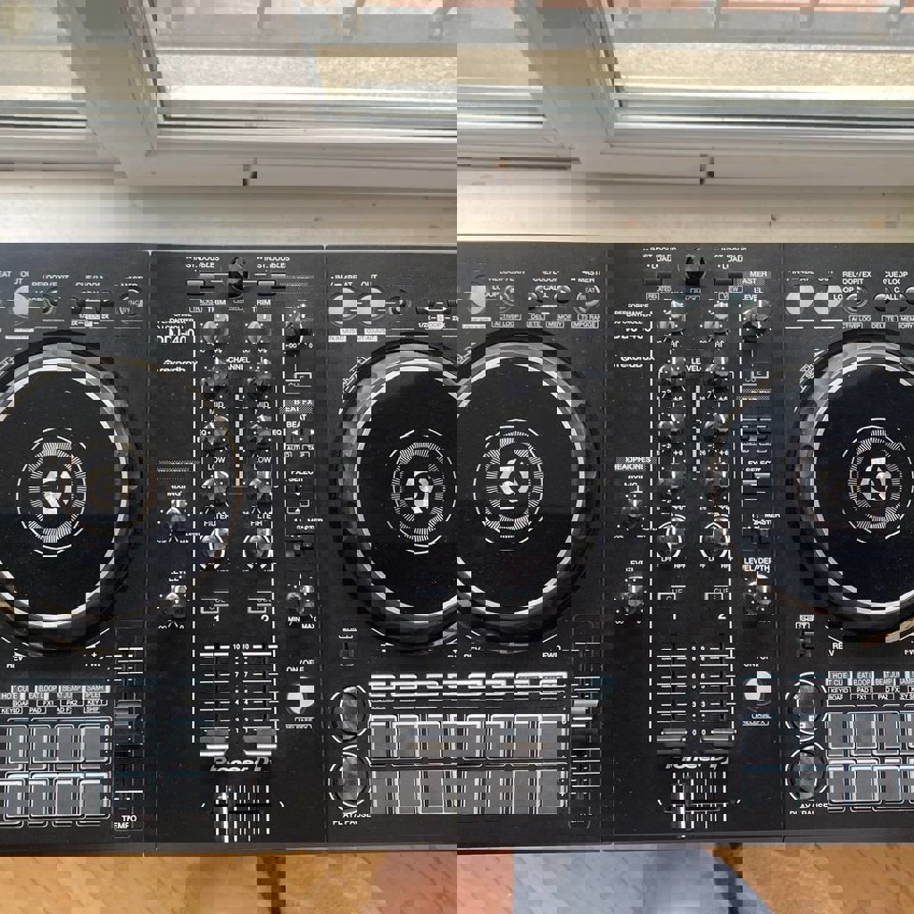 Контроллер Pioneer DDJ-400