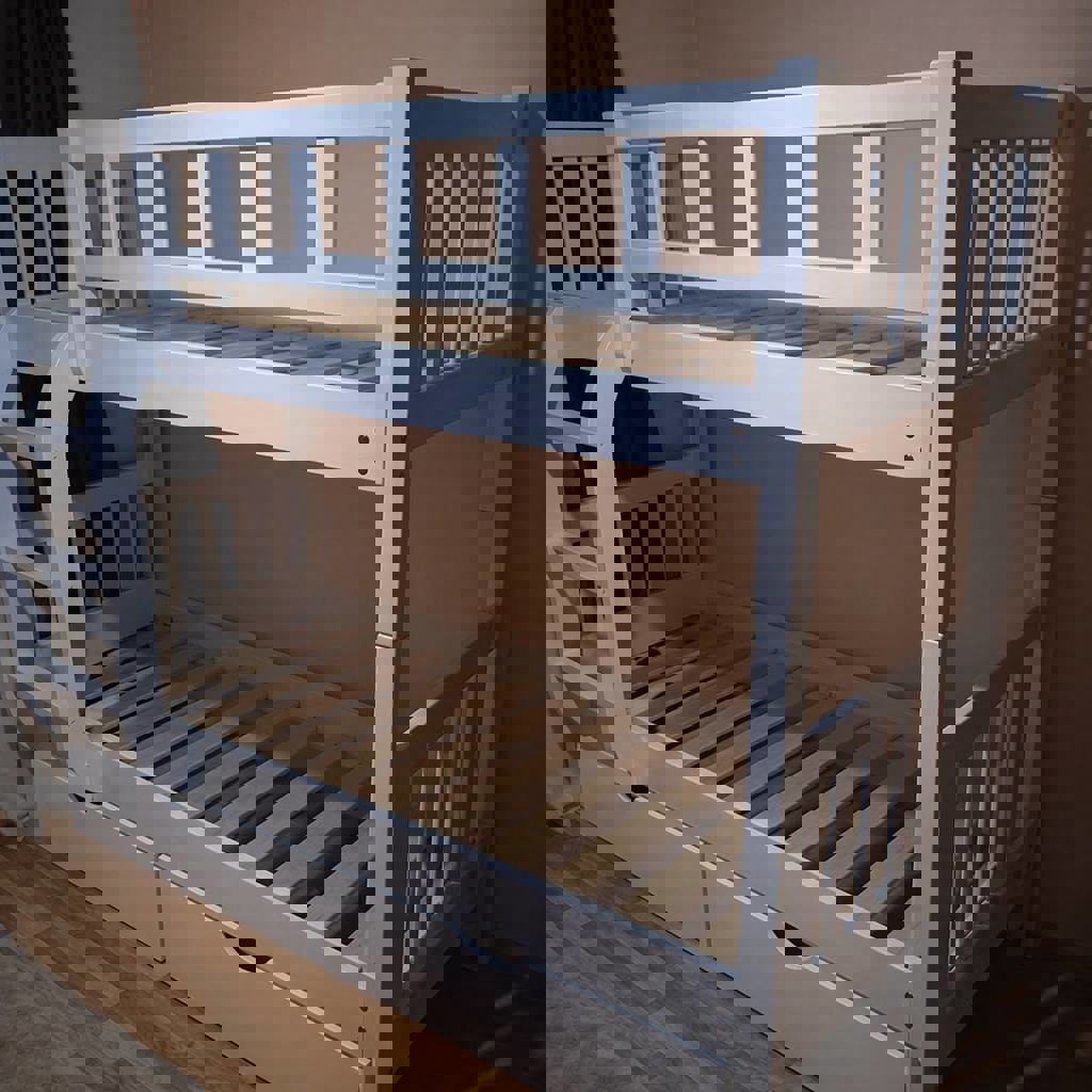 Двухъярусная кровать