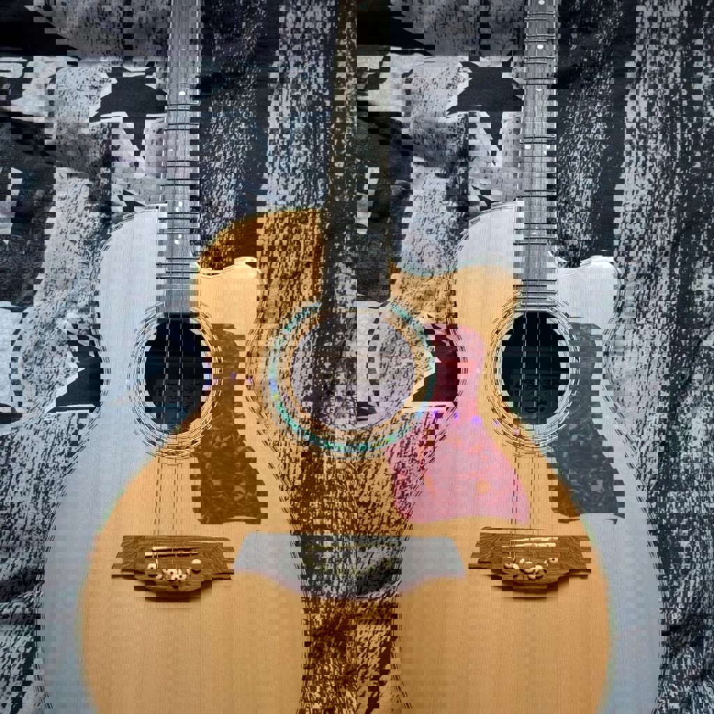 Электроакустическая гитара